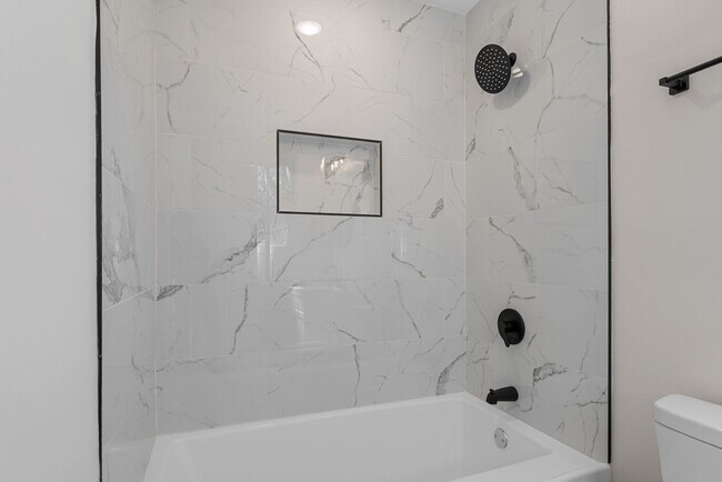 Building Photo - Close to Ft. Campbell! Renovated 3 Bed 2 Bath Home!