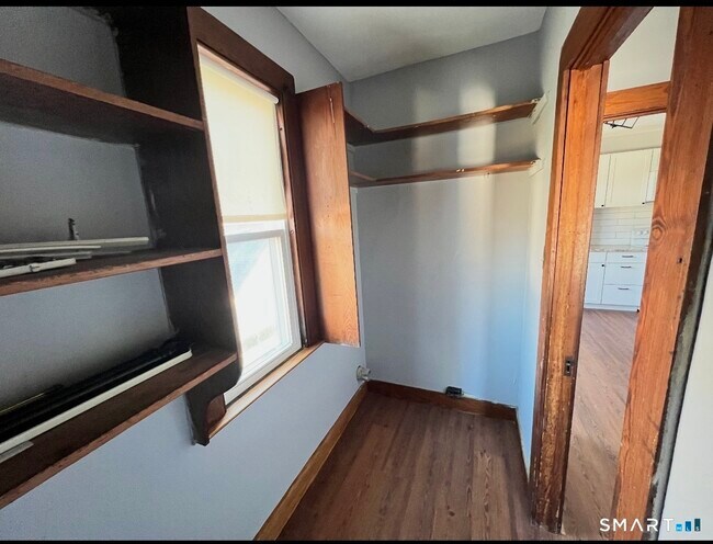 Building Photo - 75 Ridgewood St