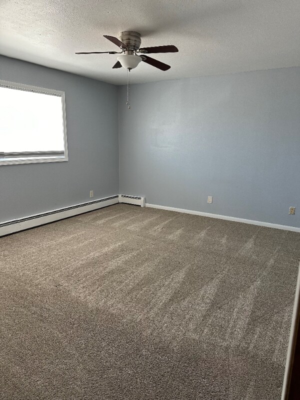 Building Photo - 17634 Meadow Creek Dr