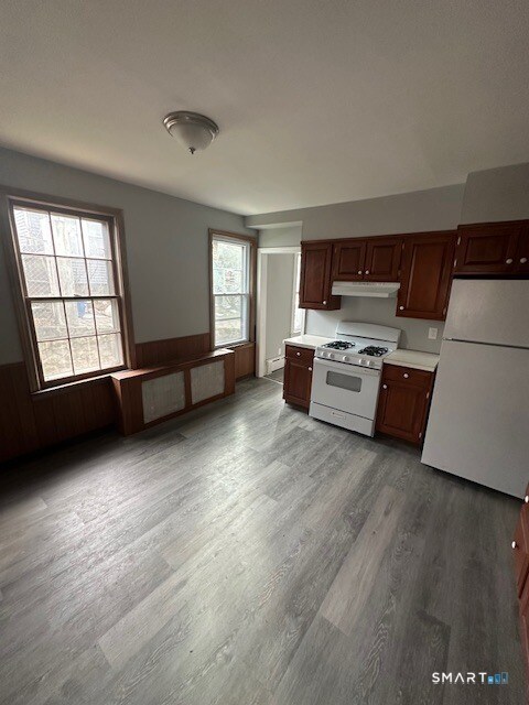 Building Photo - 77 Alma St