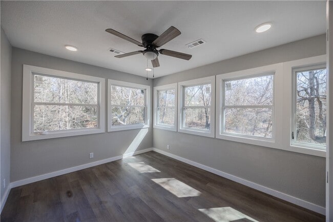 Building Photo - 17 Dillow Dr