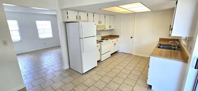 Building Photo - 126 Fiesta Dr