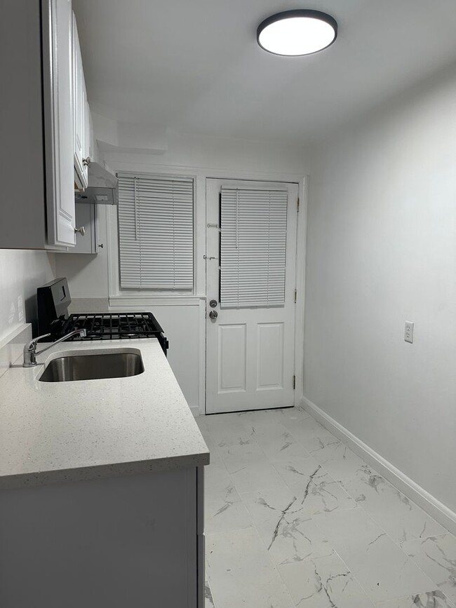 Building Photo - Spacious Home Available for Rent! Newly Re...