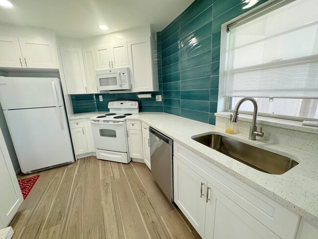 Building Photo - 3 Greenway Village N