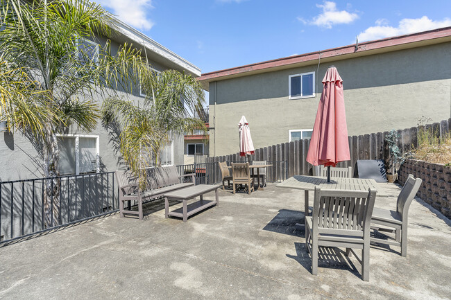 Building Photo - 5306 Bayview Ave