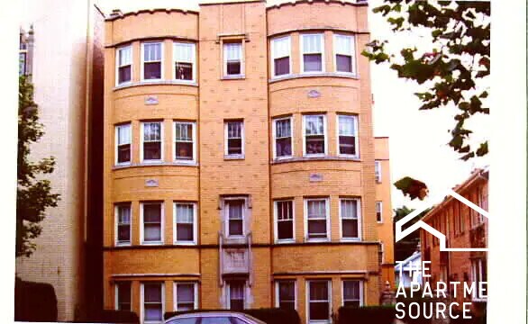 Building Photo - 2421 W Lunt Ave