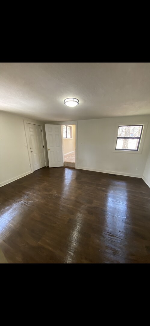 Building Photo - 2 BEDROOM 1 BATH House