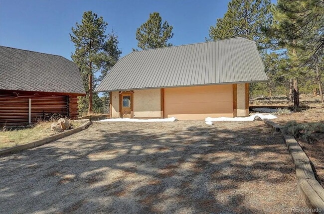 Building Photo - Mountain Log Home for Rent with views and ...