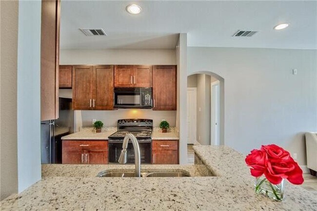 Building Photo - 13609 Pinnacle Cir W