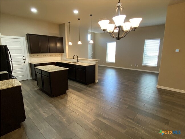 Building Photo - 2213 Avery Village