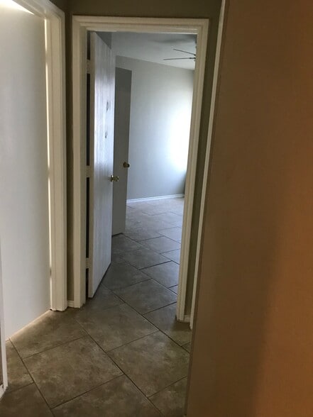 Building Photo - 713 Cooper Ln