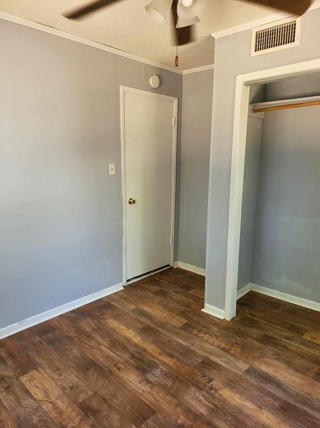 Building Photo - 943 S Micheaux St