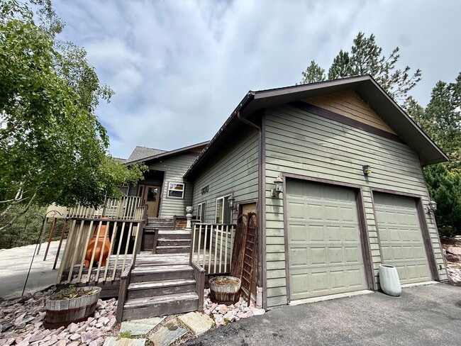 Building Photo - Spacious 4 Bed 3.5 Bath Home in Frenchtown!