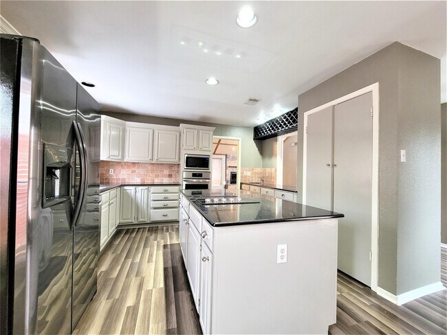 Building Photo - 13122 Waldemere Dr