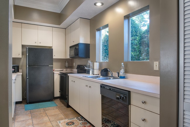 Community Kitchen - Kings Cross Apartments