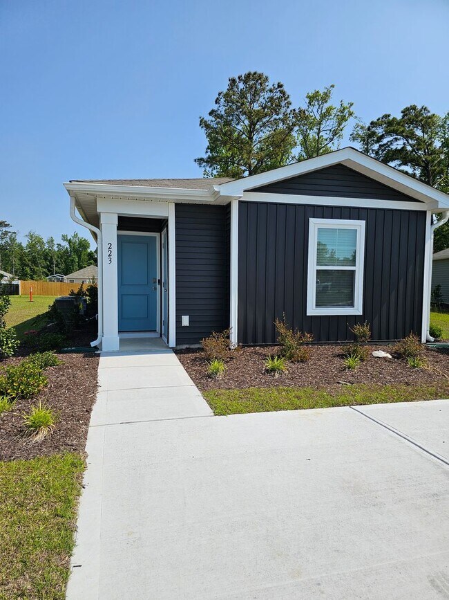 Building Photo - 223 Cleat Dr