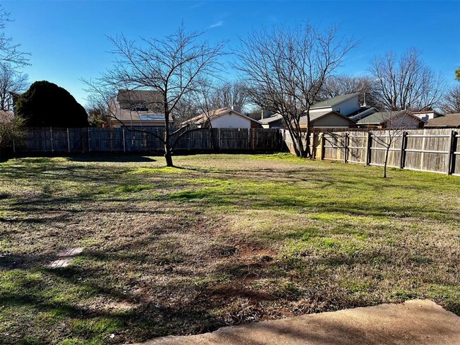 Building Photo - 3 Bed Home