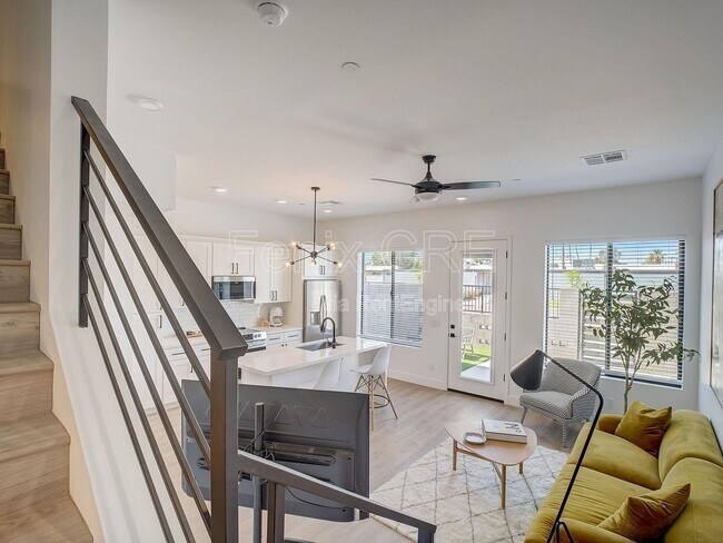 Building Photo - 775 W Coolidge St