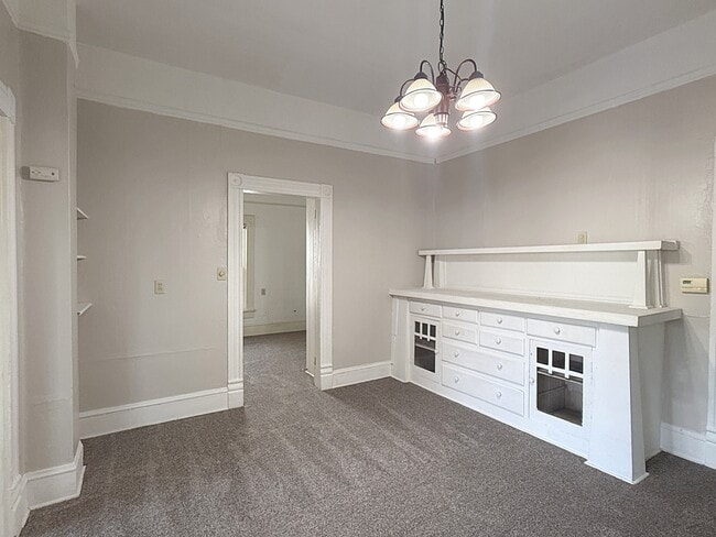 Building Photo - 4612 SE Taylor St