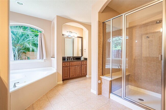 Building Photo - 2418 Hendricks Lakes Dr