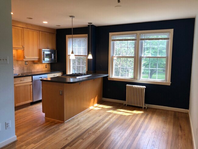 Building Photo - 2304 Colston Dr