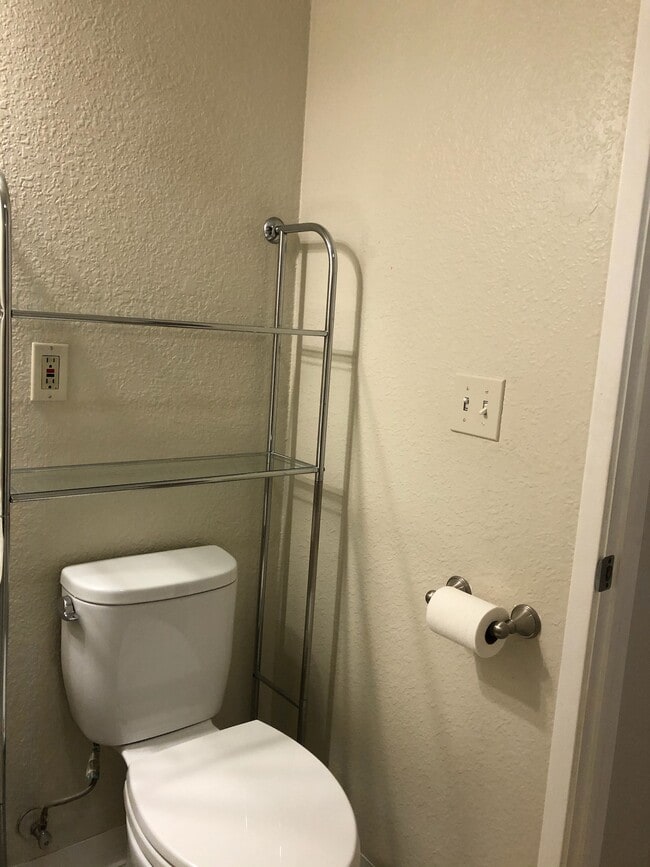 Building Photo - 850 Apricot Ave