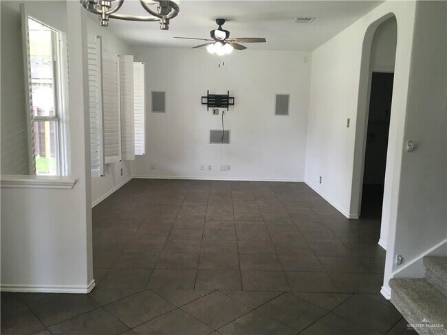 Building Photo - 3618 Wolf Dr