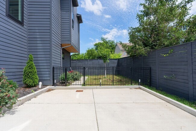 Building Photo - 2111 Cahal Ave