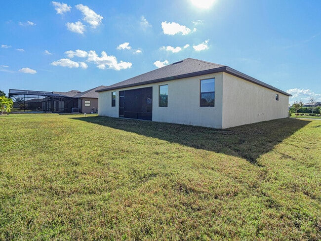 Building Photo - 5513 1st Sq