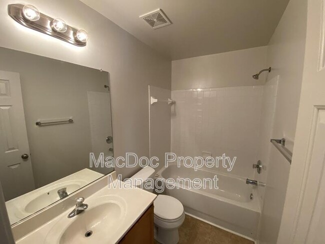 Building Photo - 4249 Normandy Ct