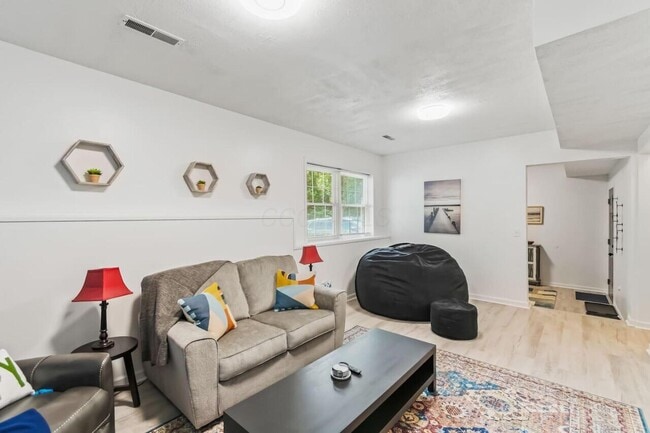 Building Photo - 444 Grand Ridge Dr