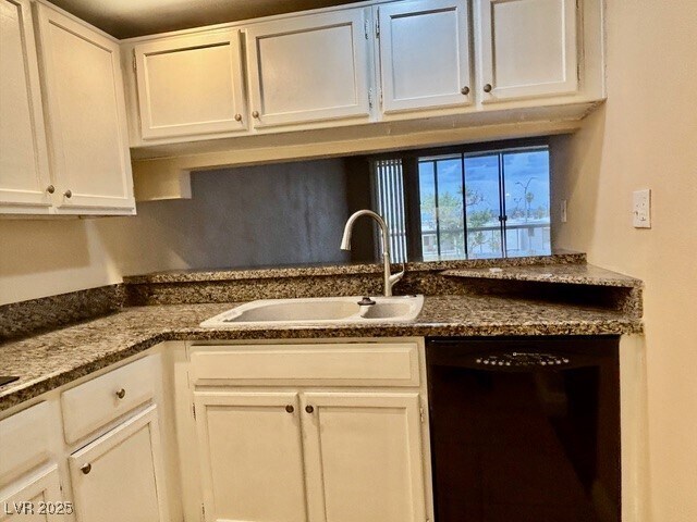 Building Photo - 750 S Royal Crest Cir