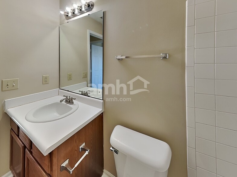 Building Photo - 9984 Waterside Dr