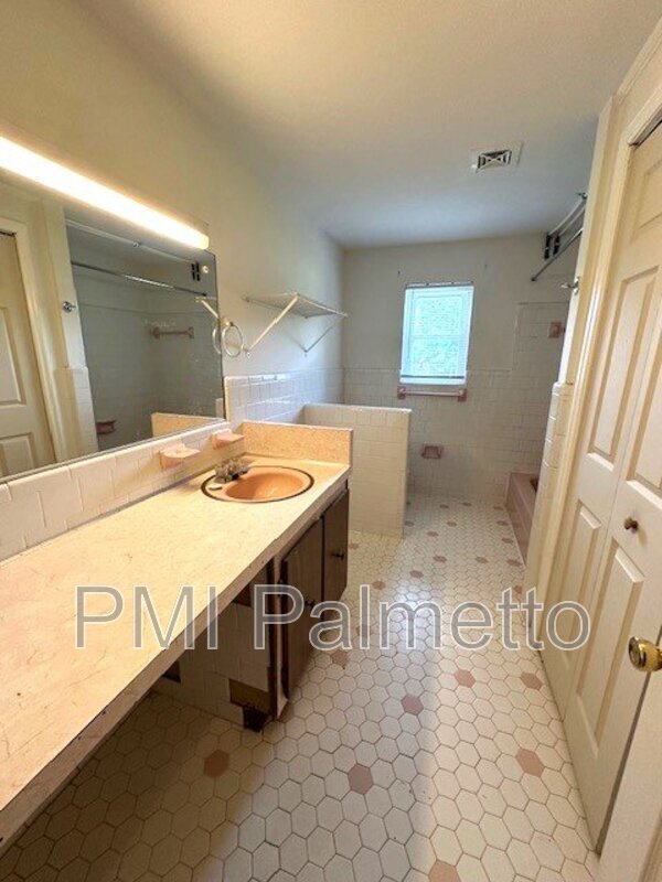 Building Photo - 109 Keen Ave