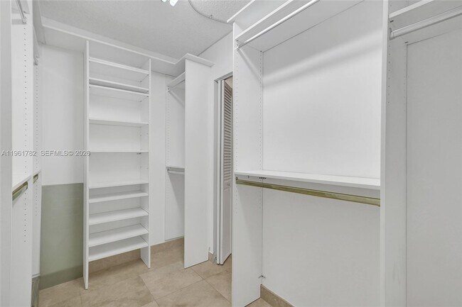 Building Photo - 18151 NE 31st Ct