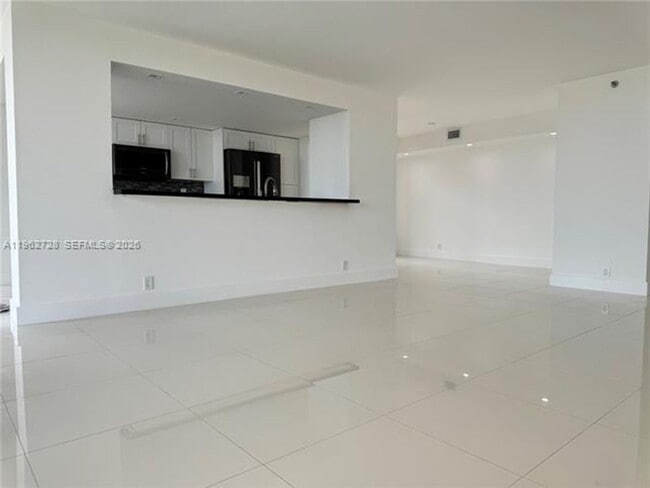 Building Photo - 2000 Towerside Terrace