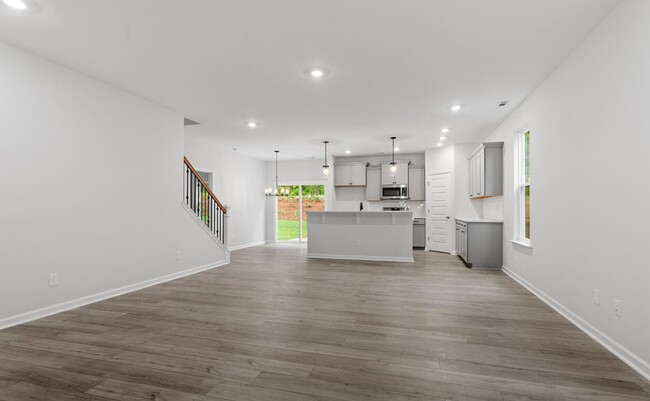 Building Photo - 160 White Oak Gdn Wy