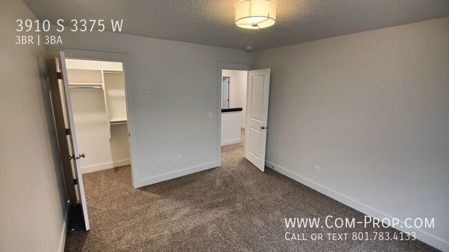 Building Photo - Modern 3 bed 2.5 bath TH for Rent in West ...