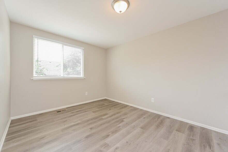 Building Photo - 9711 Iris St
