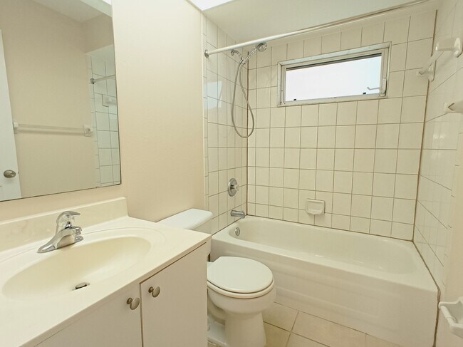 Building Photo - 1138 SW 19th Ln