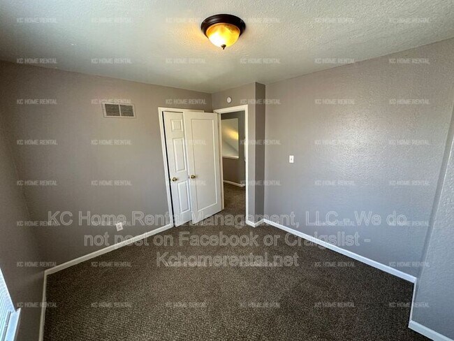 Building Photo - 4221 E 60 Terrace