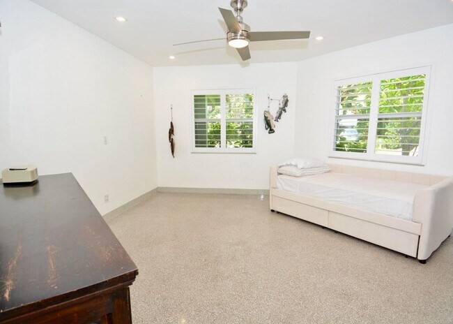 Building Photo - 212 Kings Lynn