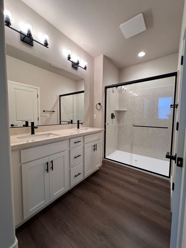 Building Photo - *NEW! 2/2.5 Townhome in Gardnerville*