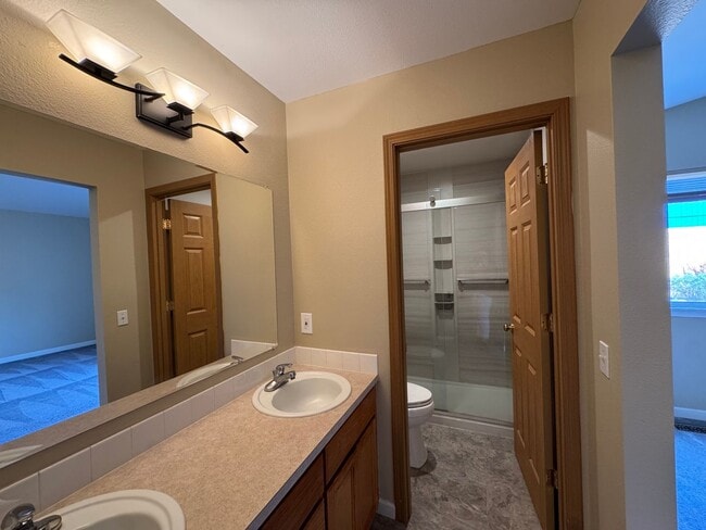Building Photo - Beautiful One Story House - 3 bed in Spanaway!