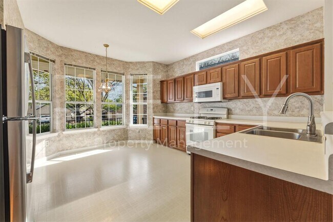 Building Photo - 280 Whispering Wind Dr