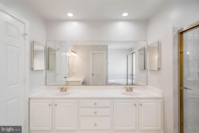 Building Photo - 2038 Madrillon Rd