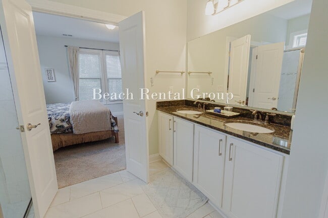 Building Photo - Fully Furnished Corner Lot with Screened Patio