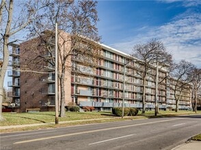 Building Photo - 2331 E Market St