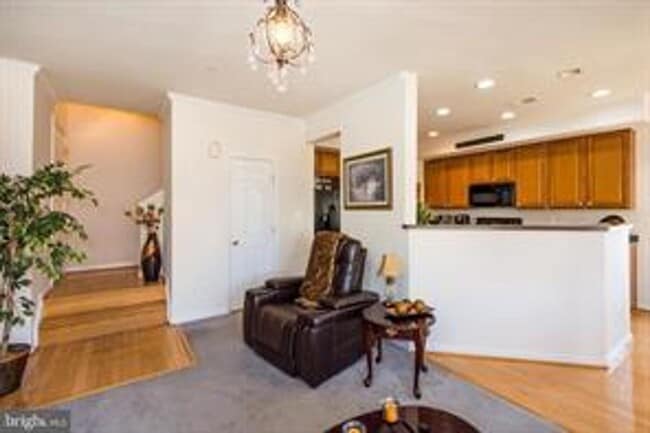 Building Photo - COMING SOON! June 1st - Beautiful Townhouse with 3rd Floor Master Suite!