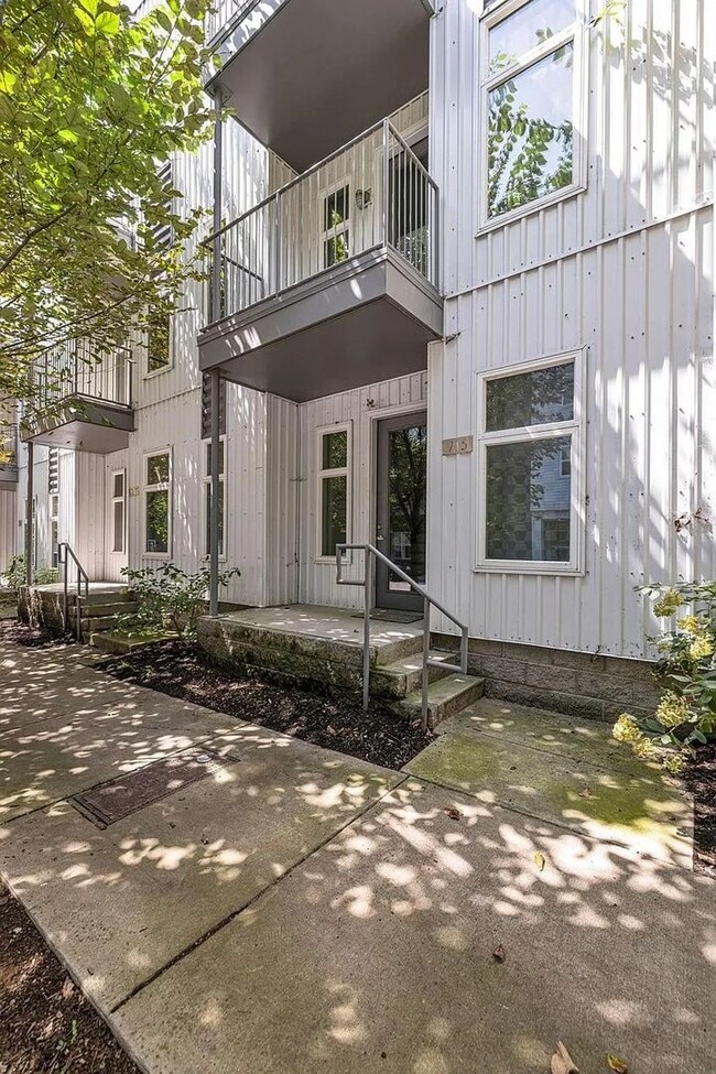 Building Photo - Great condo in East Nashville off Gallatin...